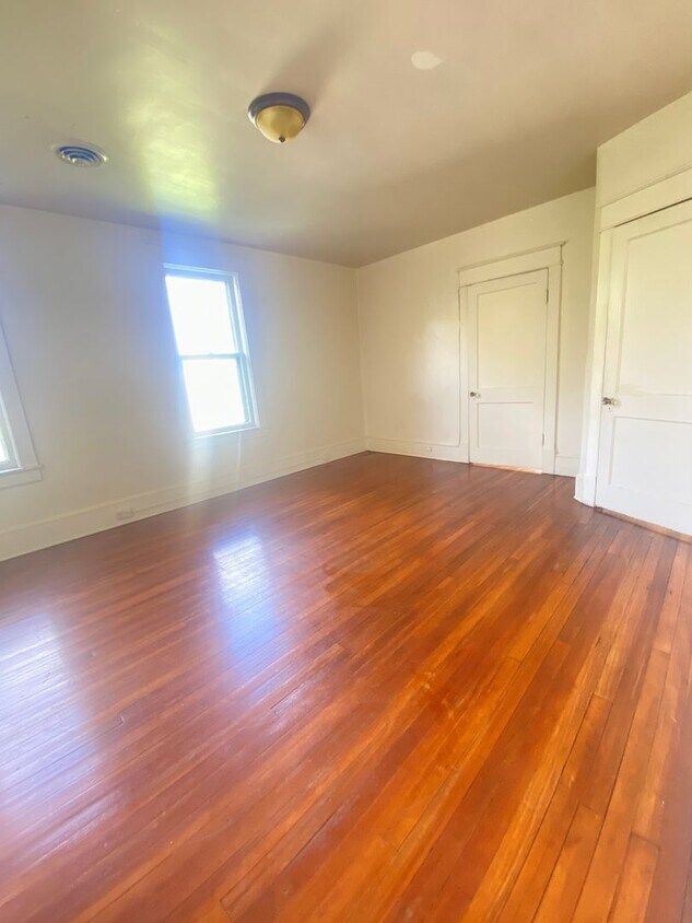 216 Patton Ave NW Unit 2, Roanoke, VA 24016 Room for Rent in Roanoke