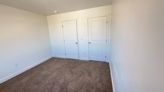 Building Photo - Modern 4 Bedroom Townhome in Cedar City. P...