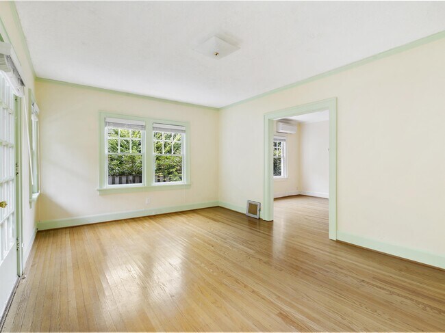 Foto del edificio - 2567 NW Raleigh St