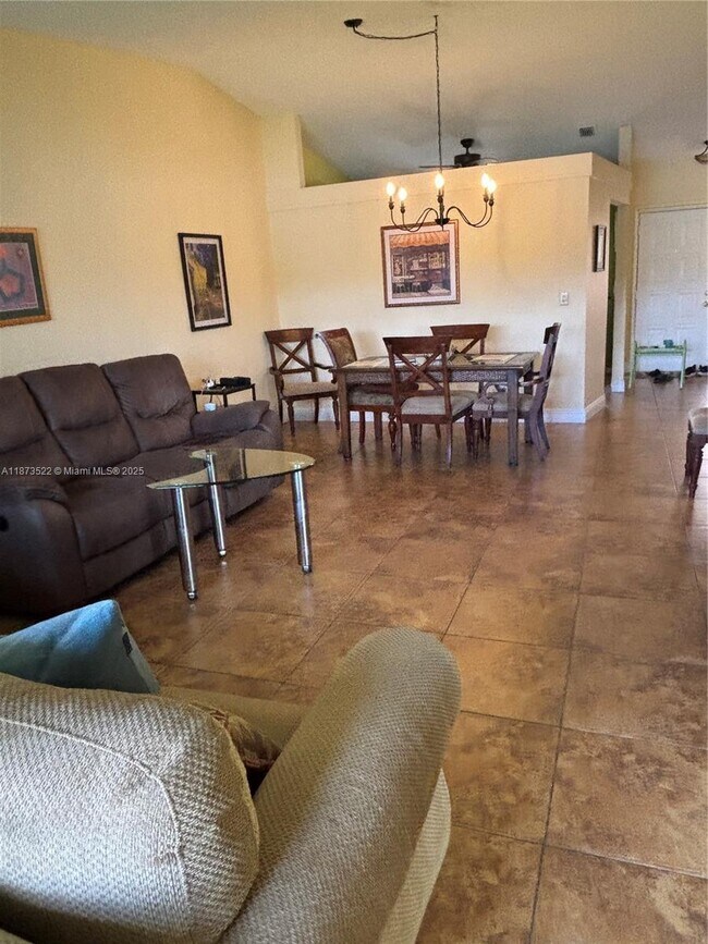 Foto del edificio - 8066 Springside Ct