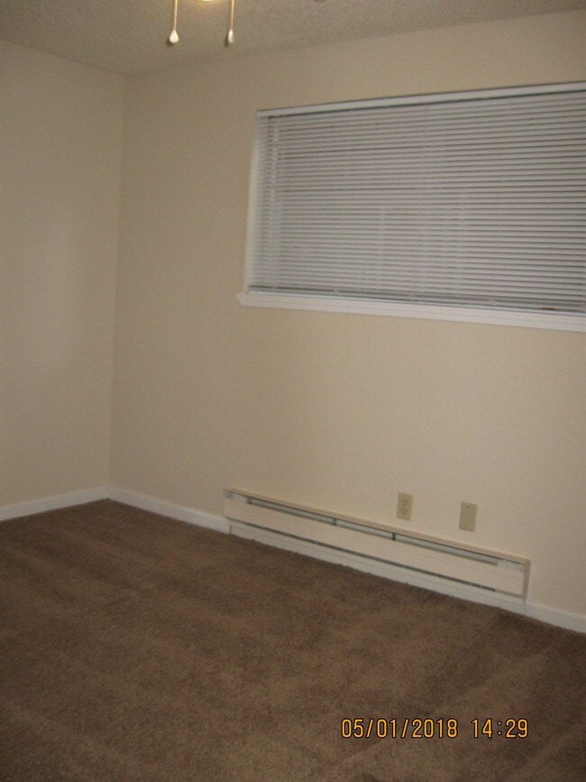 Spare bed - Sierra Madre Apartments