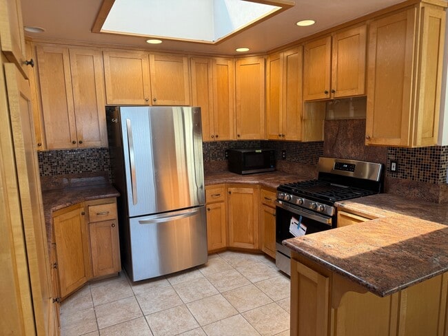 Foto del edificio - 2155 Montclair St