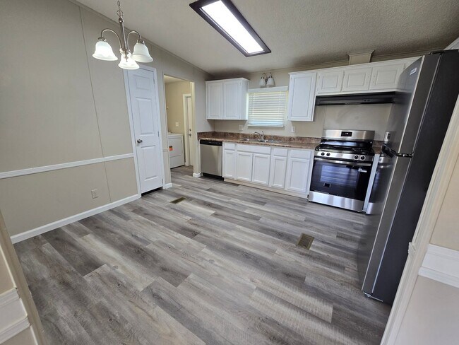 Building Photo - 2214 Sivertsen Rd