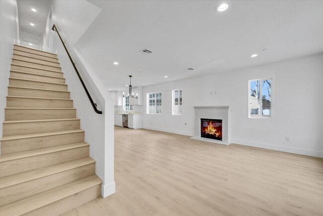Building Photo - 16385 Valencia Ave