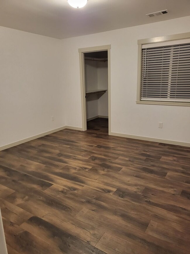 Building Photo - NE2234