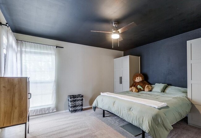 Building Photo - 16301 Ledgemont Ln