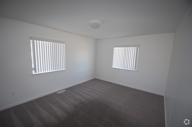 Living Room - Lake Pointe Village Apartments