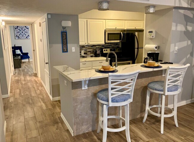 Foto del edificio - 12500 Melville Dr