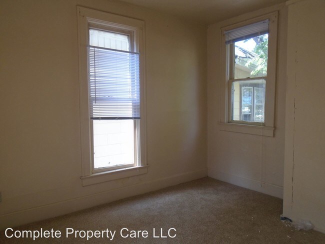 Building Photo - 717 N Elm St