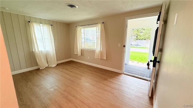 Foto del edificio - 4900 Bear Rd