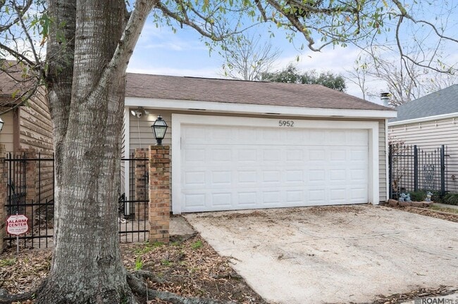Building Photo - 5952 Fort Clarke Dr N
