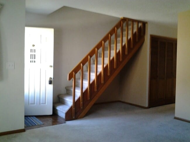Building Photo - Nice end unit Townhome