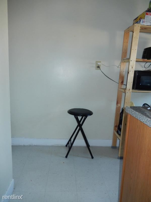 Building Photo - 35 Woodstock Ave