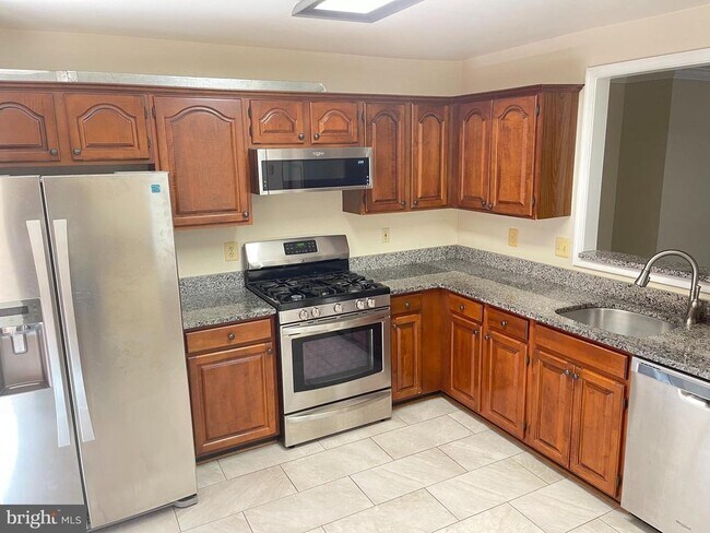 Building Photo - 7700 Hickory Glen Way