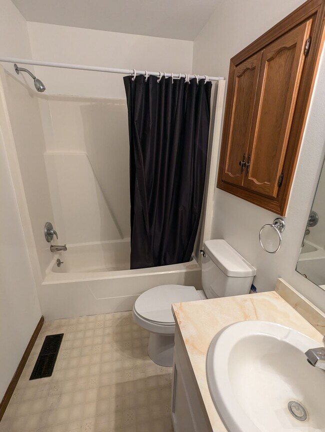 413 S Harkless Dr Unit 4131 S. Harkless Dr., Syracuse, IN 46567 Room