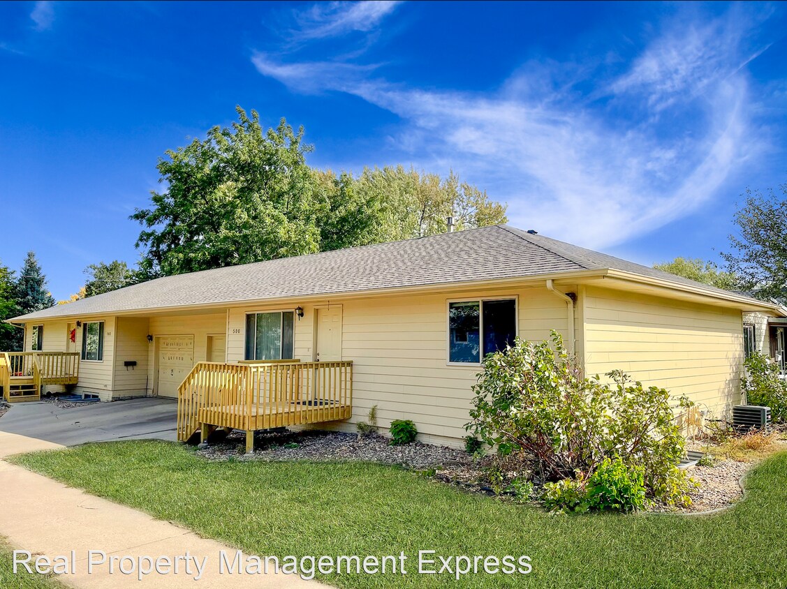 Primary Photo - 3 br, 1 bath House - 500 N St Paul Ave