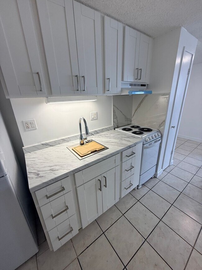 Foto del edificio - Studio w/ Parking For Rent – Convenient Urban Living in the Heart of Honolulu