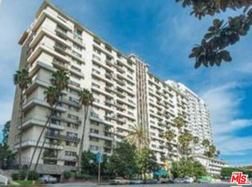 Foto principal - 10535 Wilshire Blvd