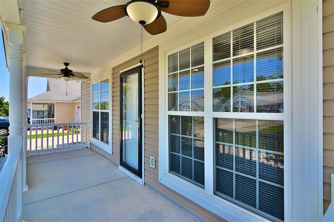 Building Photo - 321 Legend Oaks Dr