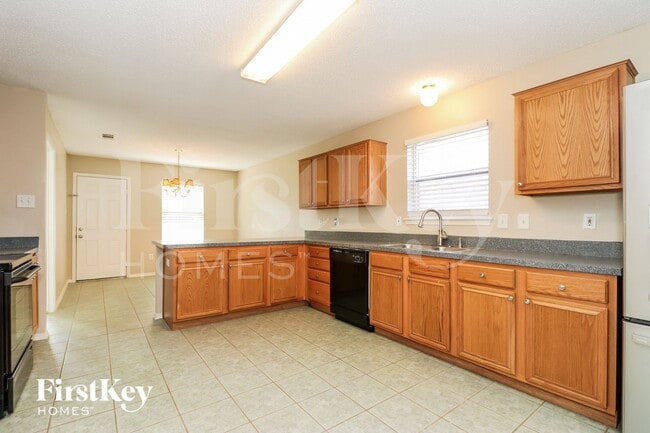 Building Photo - 8716 Lake Meadows Ln