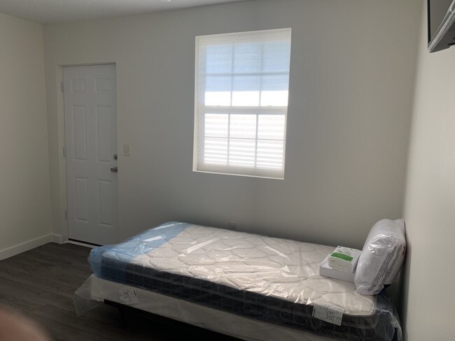 Foto del edificio - 1380 East Duval Street, Unit 4