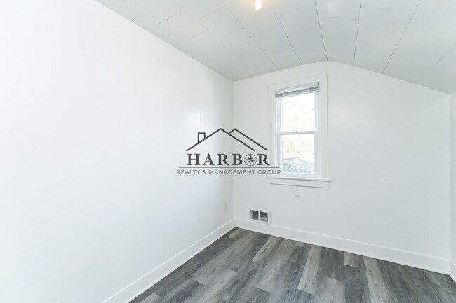 Foto del edificio - 4 Bedroom Home-Walking Distance to Downtown Rochester!