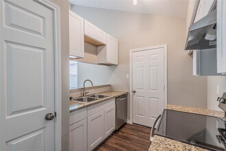 Building Photo - 7522 Pepperbrook Dr