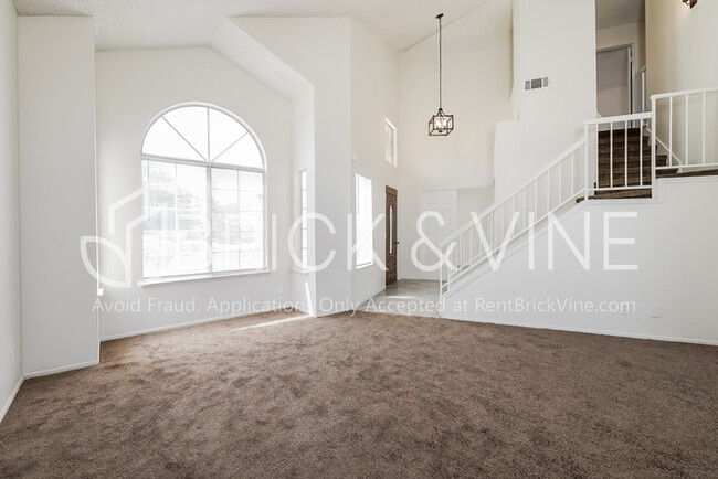 Foto del edificio - 44658 Oak Grove Street, Lancaster