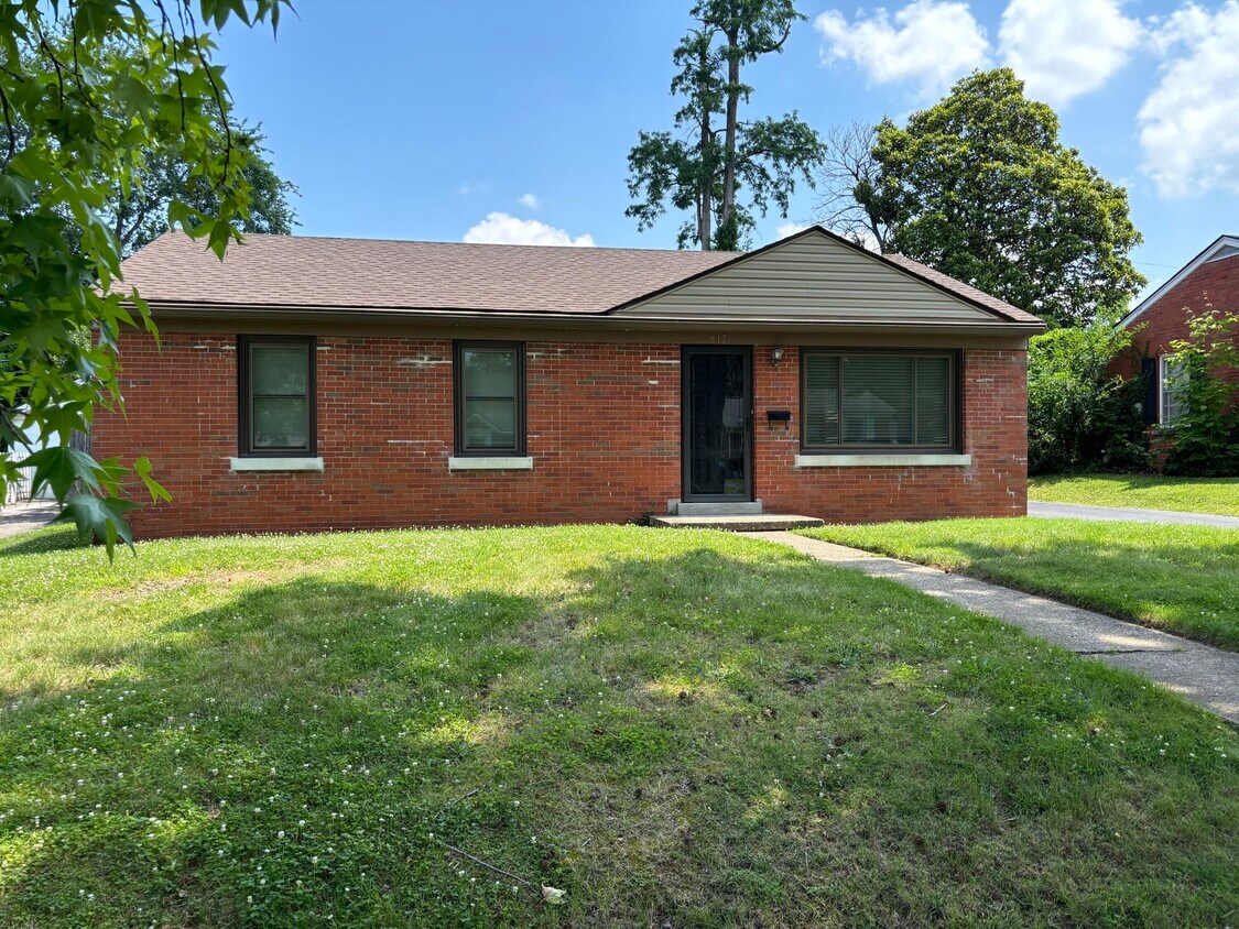 Primary Photo - 817 Della Dr