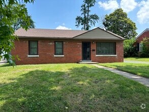 Building Photo - 817 Della Dr