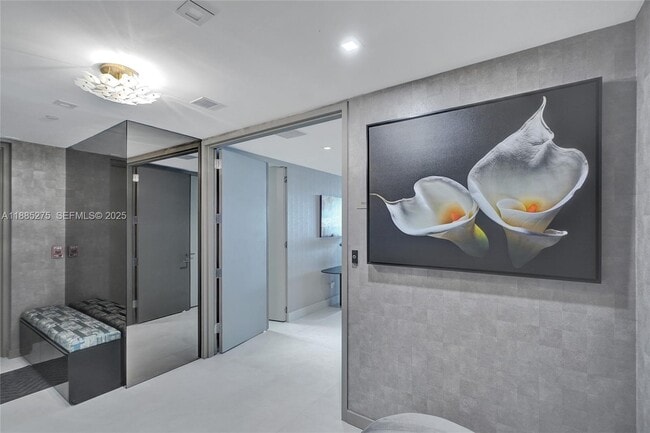 Foto del edificio - 18975 Collins Ave