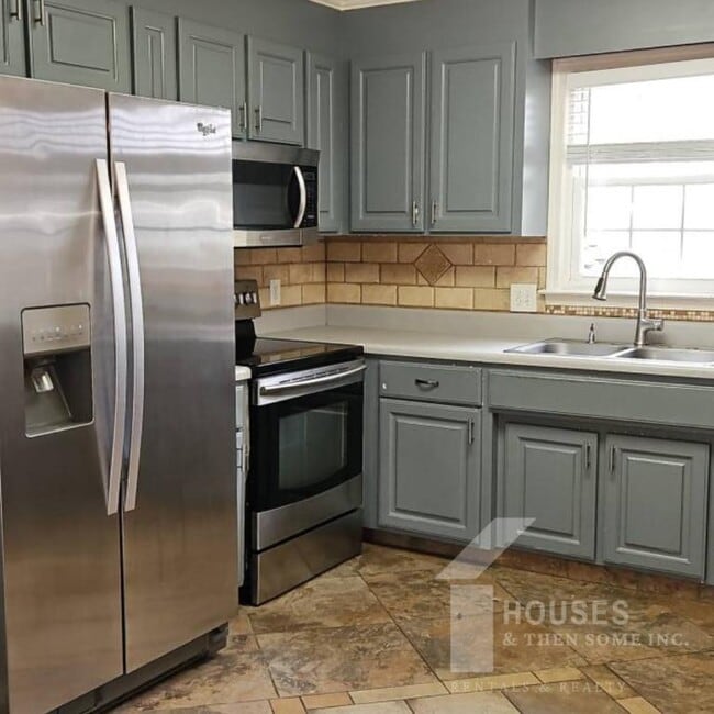 Building Photo - 423 Rollingwood Dr