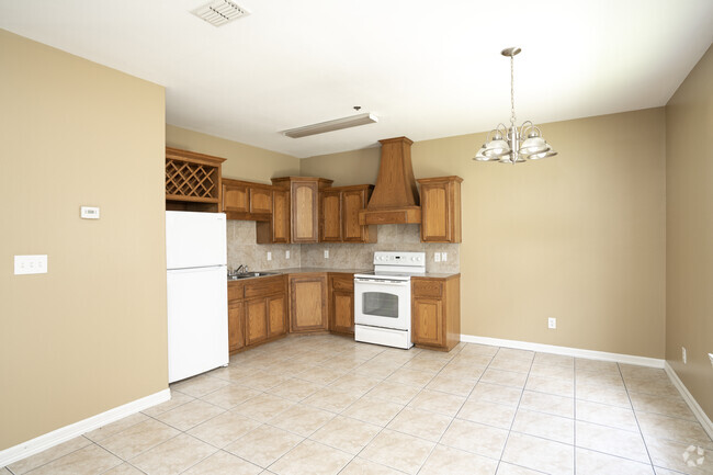 2BR, 1BA - 975SF Kitchen/Dining Room - Pike Plaza