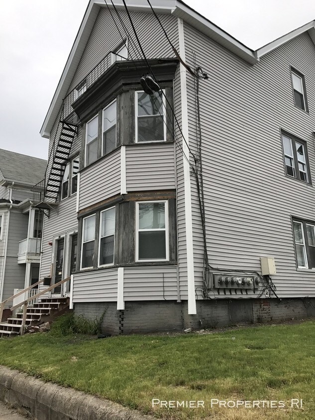 Primary Photo - Renovated 1 Bedroom Apartment