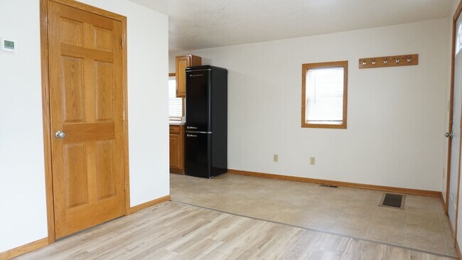 Foto del edificio - Cozy Home with 2-stall Shop/Garage and fenced yard
