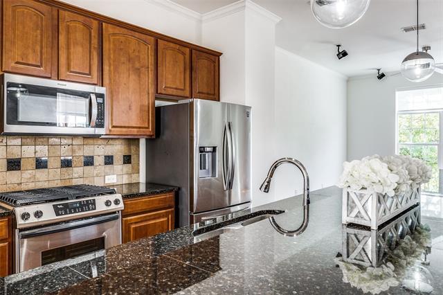 Foto del edificio - 5015 Parkview Pl