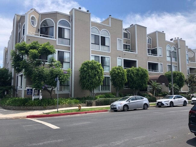 Building Photo - 11808 Dorothy St