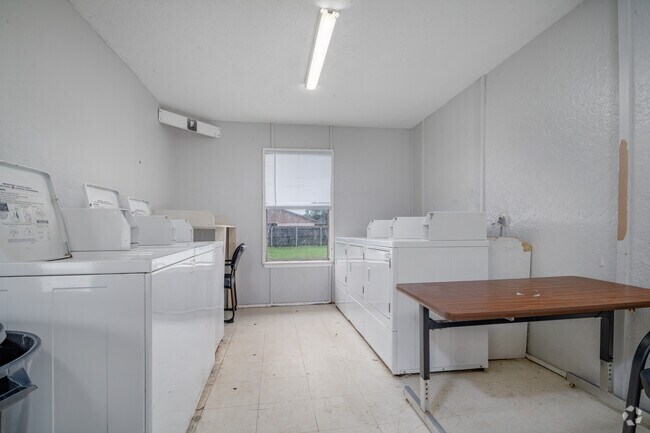 On-Site Laundry | Multiple Machines - Colonial Manor