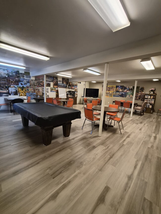 Foto del edificio - Plymouth Park Apartments 55+