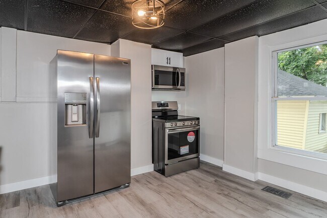 Building Photo - 108-110-110 Northampton Ave