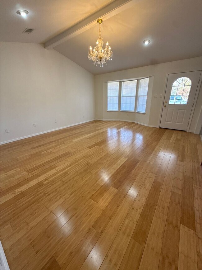 Foto del edificio - 1304 Ollie Dr