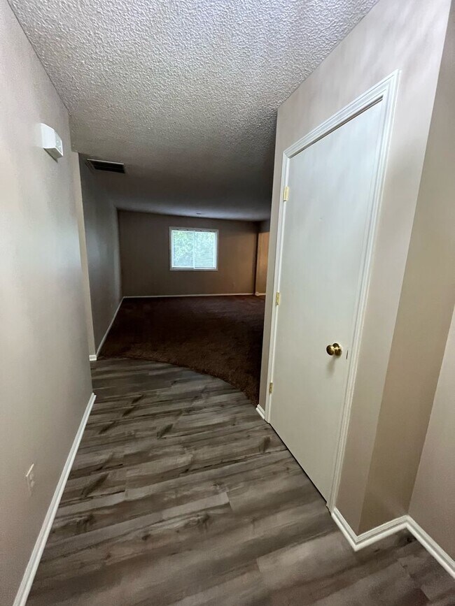 Foto del edificio - 5510 Columbine Ln