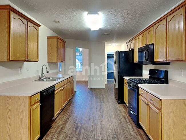 Building Photo - 910 Harbins View Dr