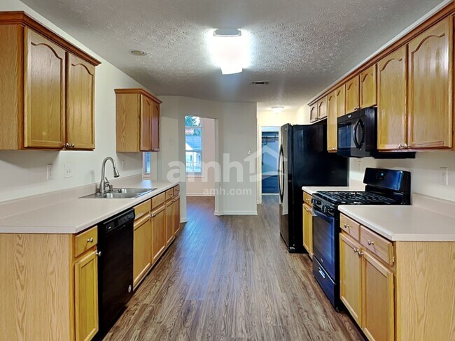 Foto del edificio - 910 Harbins View Dr