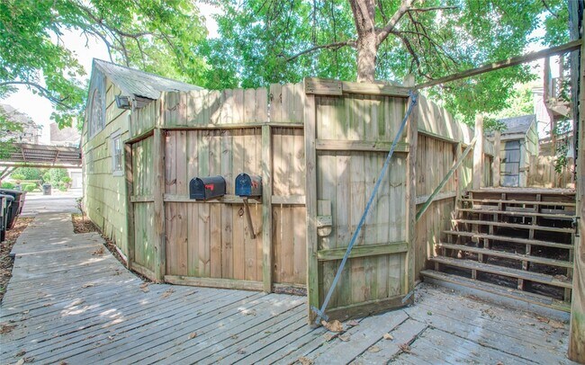 Building Photo - 5313 Palmetto St