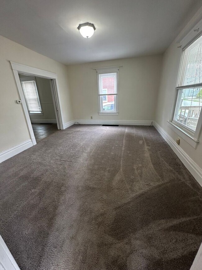 Building Photo - Four bedroom Single Family home with Back ...
