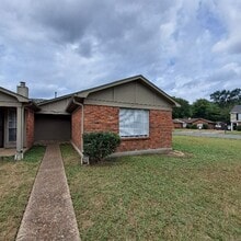 Building Photo - 3325 Cristil St