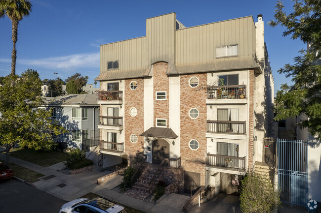 Building Photo - 1750 N Harvard Blvd