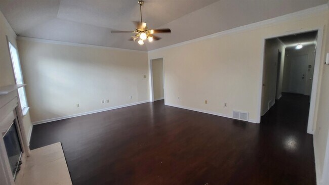 Foto del edificio - 2232 Lake Springs Ln