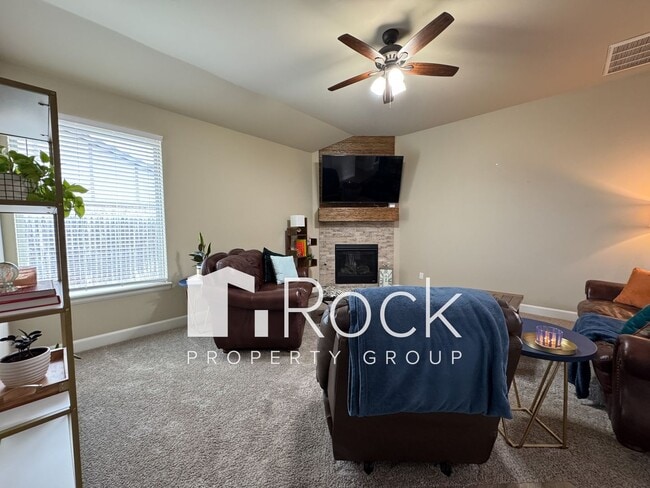 Building Photo - Beautiful 3 Bedroom Home with Study in Westmoore Area of OKC *HALF OFF 1st Month's Rent*